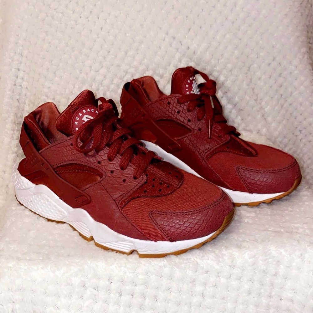 Burnt Orange/Maroon Nike Huarache Shoe Women’s